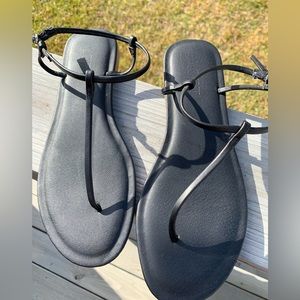 NWOT Ann Taylor LOFT Modern Thong Sandal Black Size 8